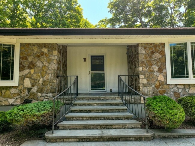 7 Old Mine Rd
