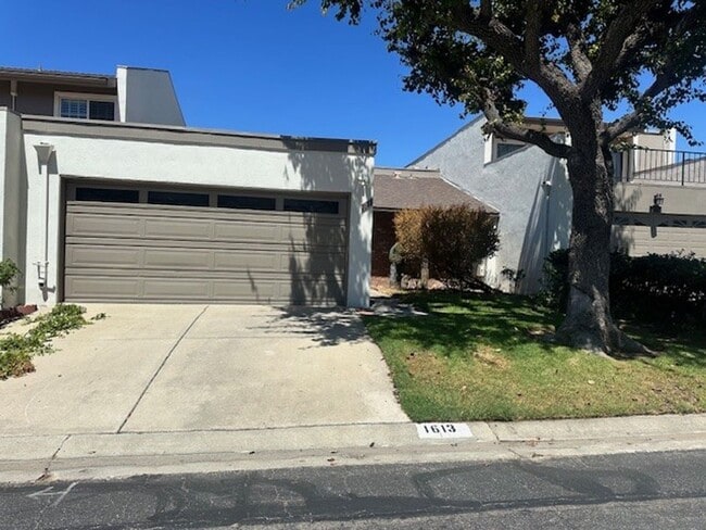Building Photo - Stylish Camarillo Retreat for Lease Rental