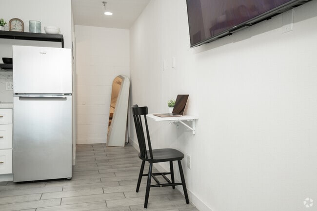 1BR, 1BA - 252SF - Dining Area