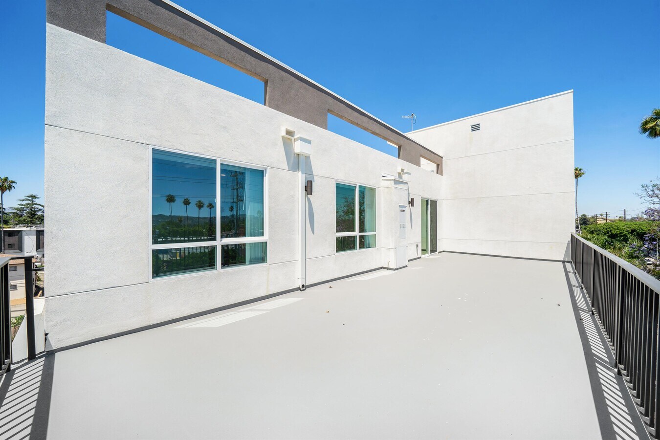 Photo - 14825 Delano St Unit 401