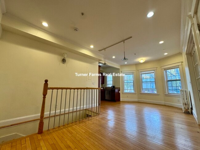 Photo - 154 Magazine St Unit 2