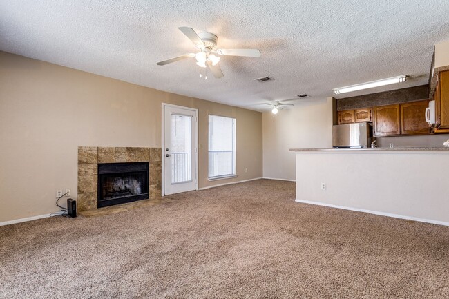 3022 Forest Ln