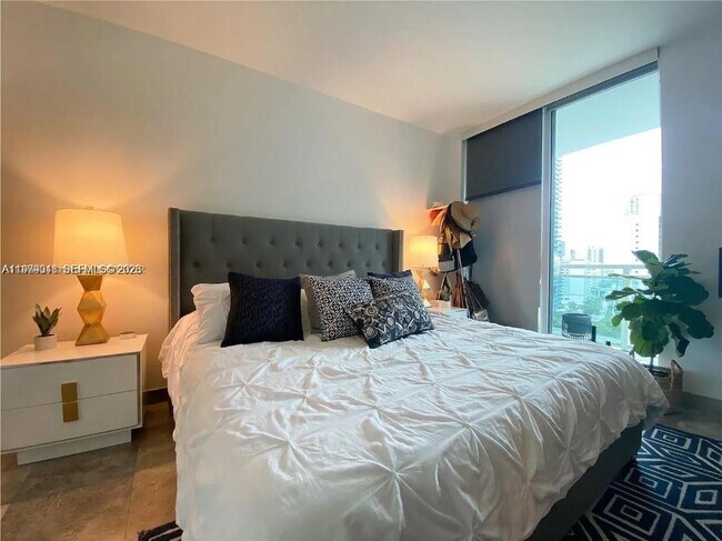 Photo - 951 Brickell Ave Unidad 1205