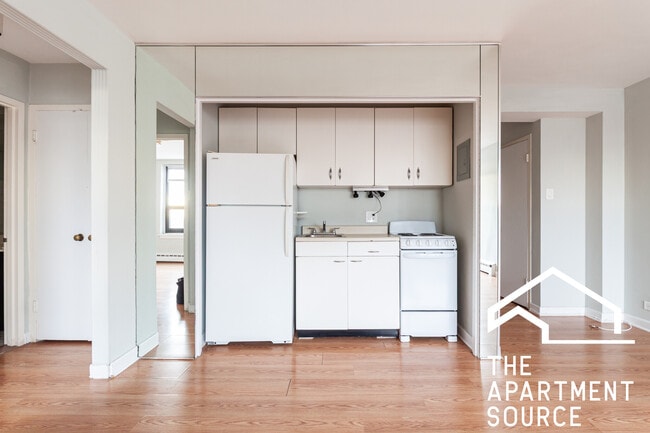 Photo - 445 W Wellington Ave Unit 13E