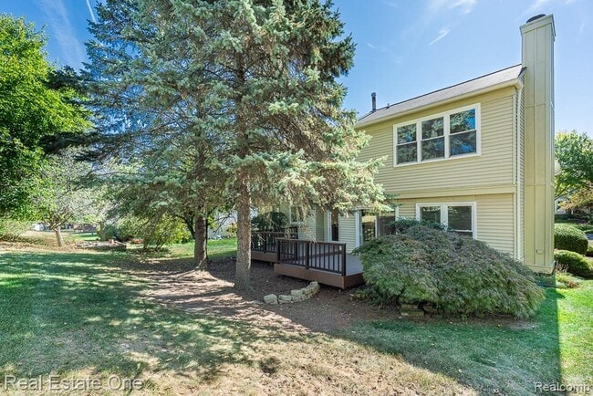 Photo - 619 Whitney Dr