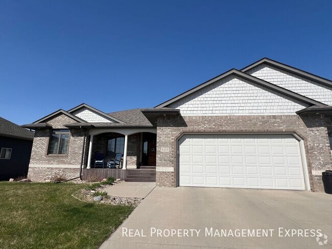 Building Photo - Ultimate Sioux Falls Living: 5 Beds, 5 Bat... Rental