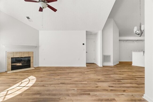 Photo - 1305 Village Ln