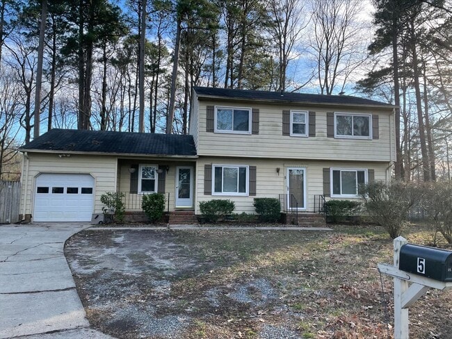 Building Photo - 5 Bedroom 2.5 Bath Rental in Newport News ...