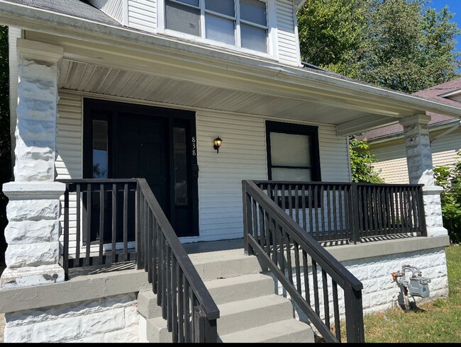Building Photo - Gorgeous 3 bedroom fully renovated house!