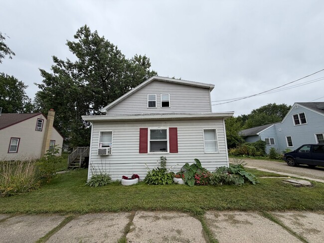 Photo - 1897 E Newberry St