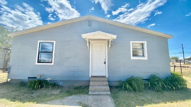 3007 Henderson Ave