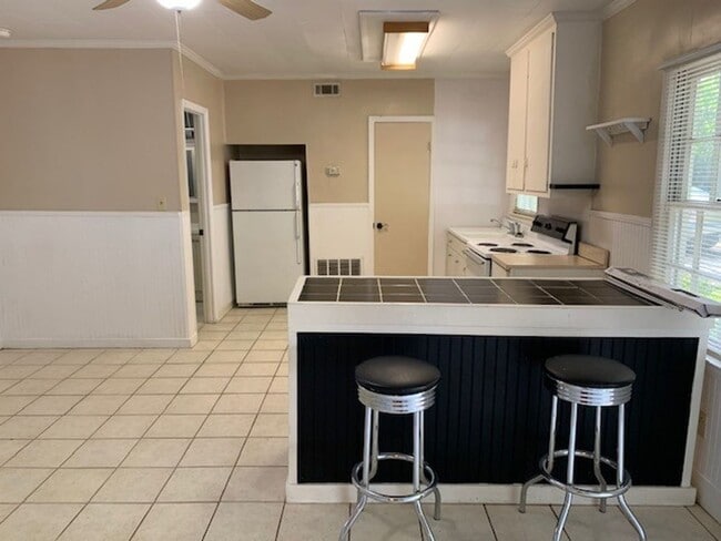 1 Bedroom Duplex located in Historic Valdo... - 1 Bedroom Duplex located in Historic Valdo... Apartment Unit 114 1/2 B High Street