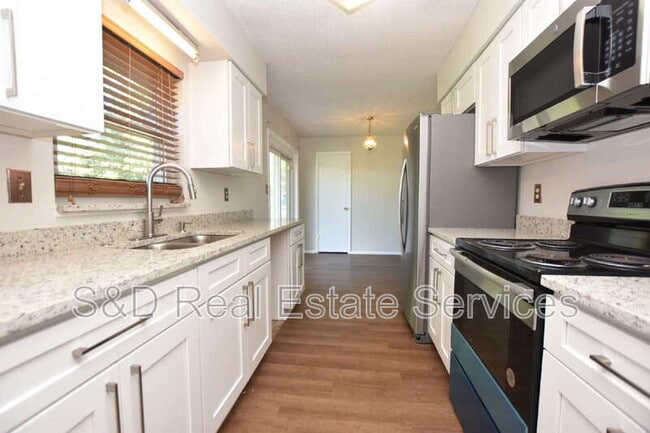 Photo - 1015 E Tee Cir