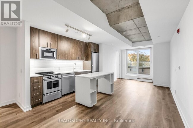 Photo - 115 Larchmount Ave Unit 509