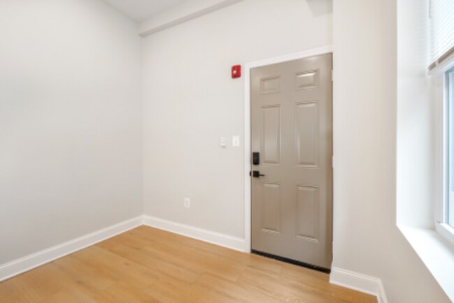 Photo - 604 N Eutaw St Unidad 2