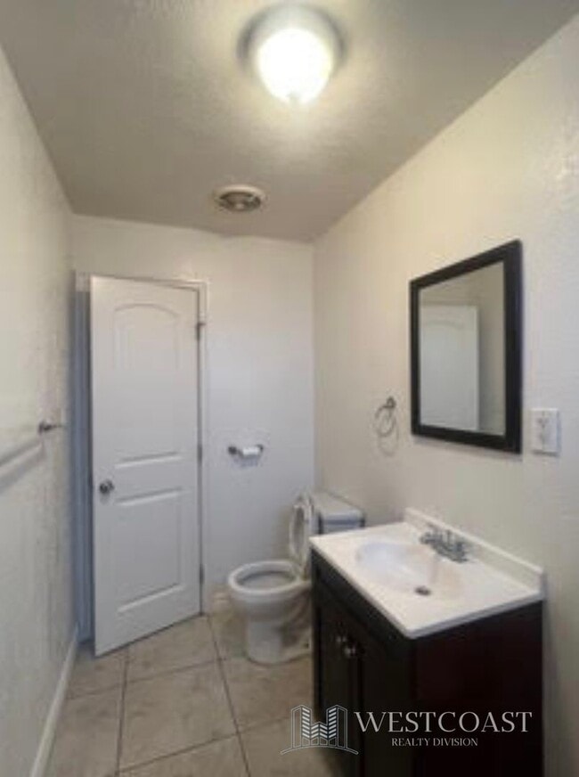 Photo - 1041 W Reeve St Unidad 3