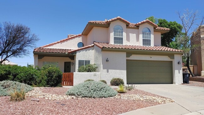 Building Photo - Beautiful 4 Bedroom 2.5 Bathroom House Located In The NE!