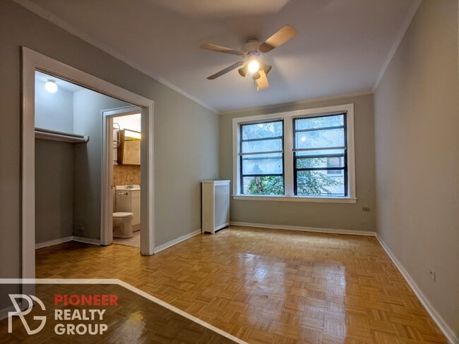 Building Photo - 739 W Belmont Ave