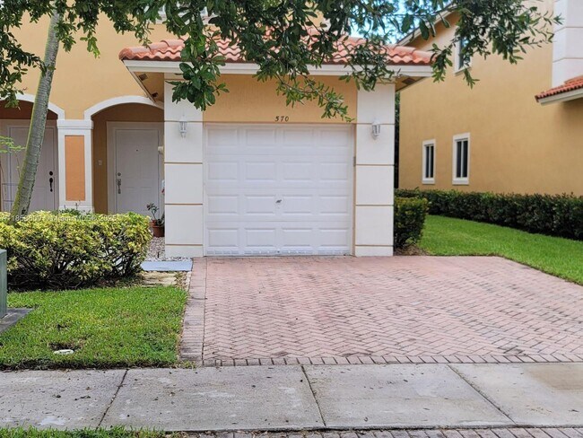 Photo - 570 Princess Dr