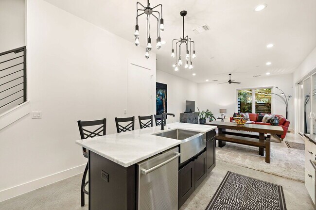 Photo - 1310 Choquette Dr