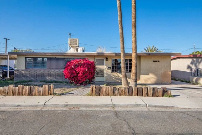 Building Photo - 252 W Lowell Dr Rental