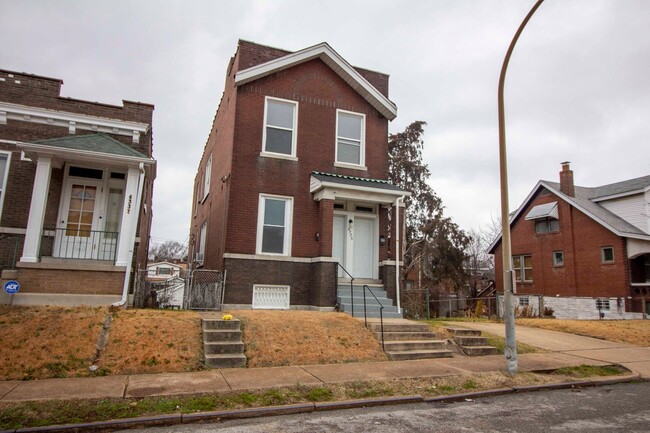Building Photo - 4335 Minnesota Ave Unit 4335 A Minnesota 2F