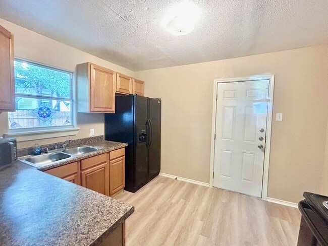 Photo - Adorable 2 bedroom 1 bath near Confluence ...