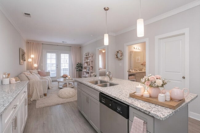 Primer piso, otoño, con patio. - Keystone at James Landing