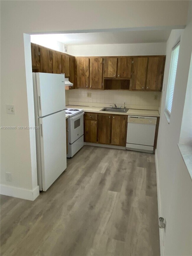 Photo - 9920 NW 68th Pl Unidad 202