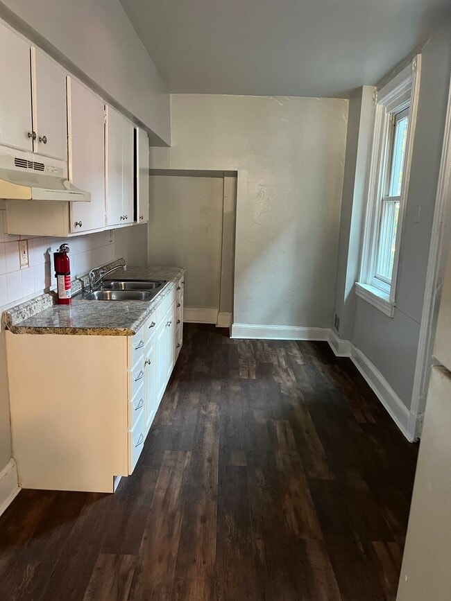 Photo - Lancaster City Large 4 bedroom