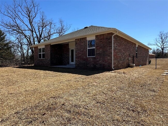 Photo - 17019 Oak Dr