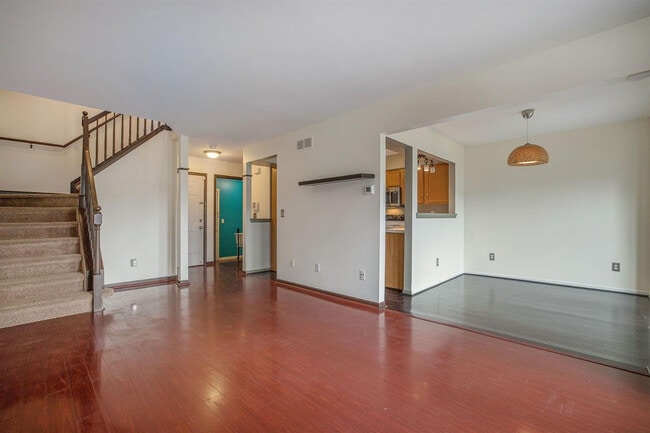 Photo - 3088 Village Cir