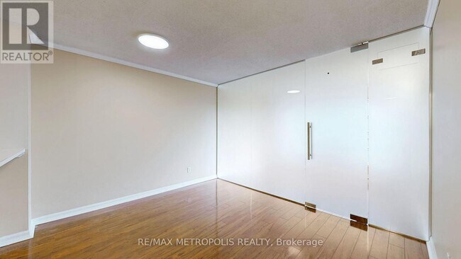 Photo - 7 Carlton St. Unit 904
