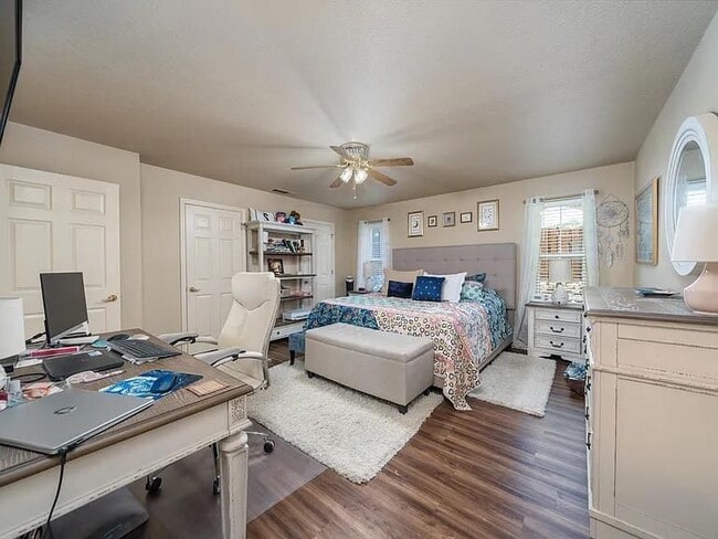 Photo - 136 Forest View Cir