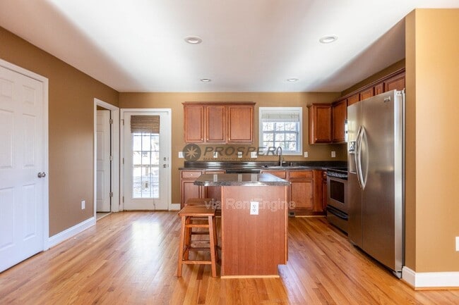 Photo - 102 Wellington Ave