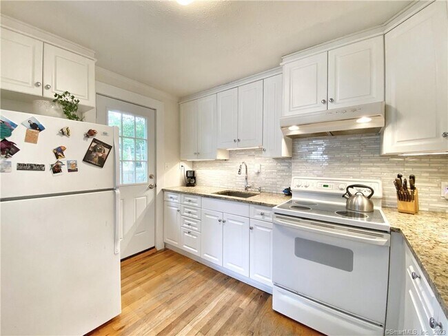 Photo - 249 Melville Dr