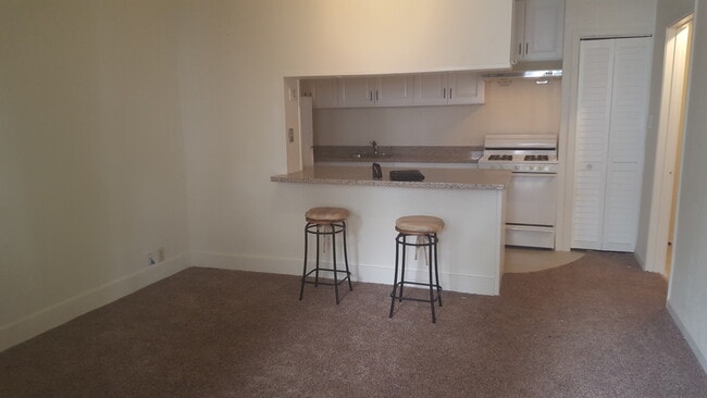 Photo - Victorian one bedroom apartment in Noe Val...