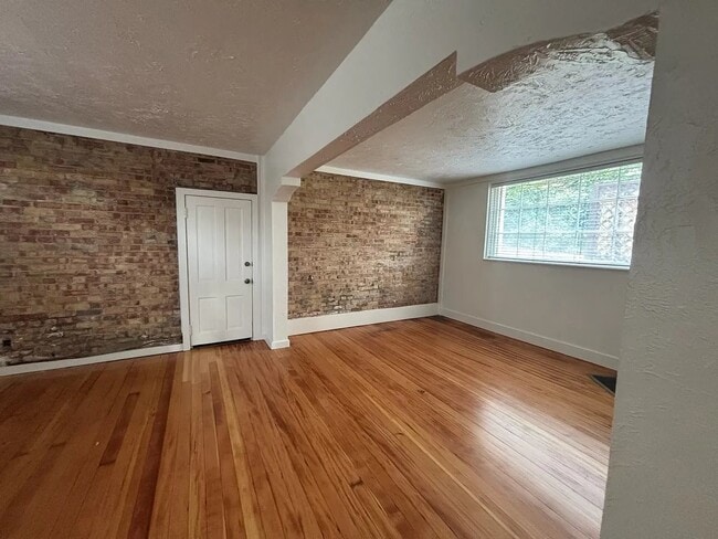 Photo - 564 E 7th Ave