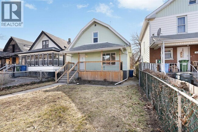 Photo - 1577 Pelissier St