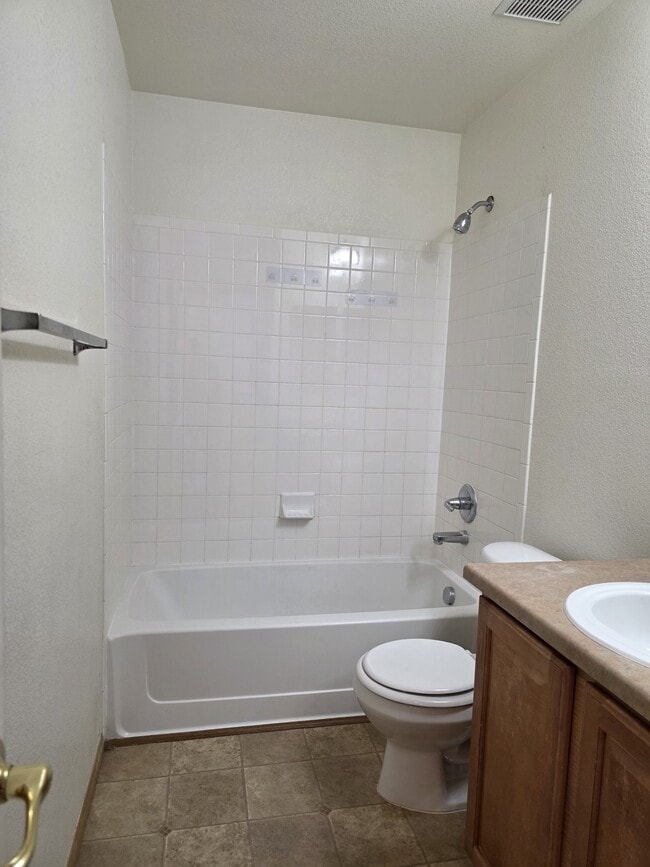 Photo - 5781 Ceylon St