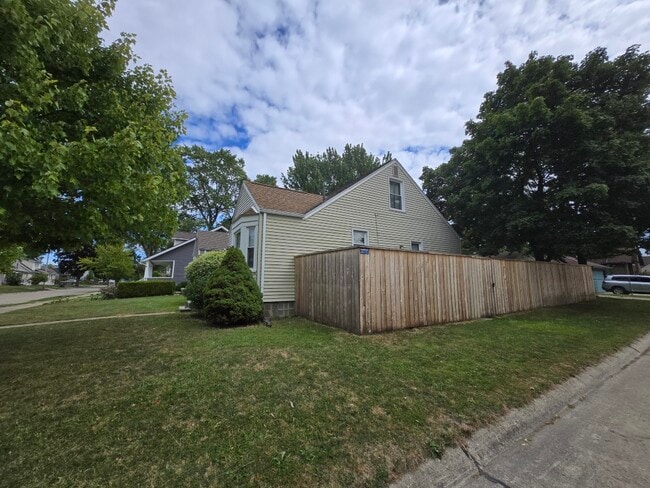 Photo - 1489 West Blvd