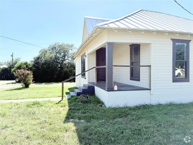Building Photo - 100 W Caskey St Rental