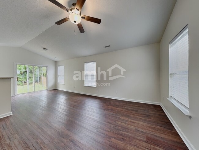 Photo - 4705 Silverdene St