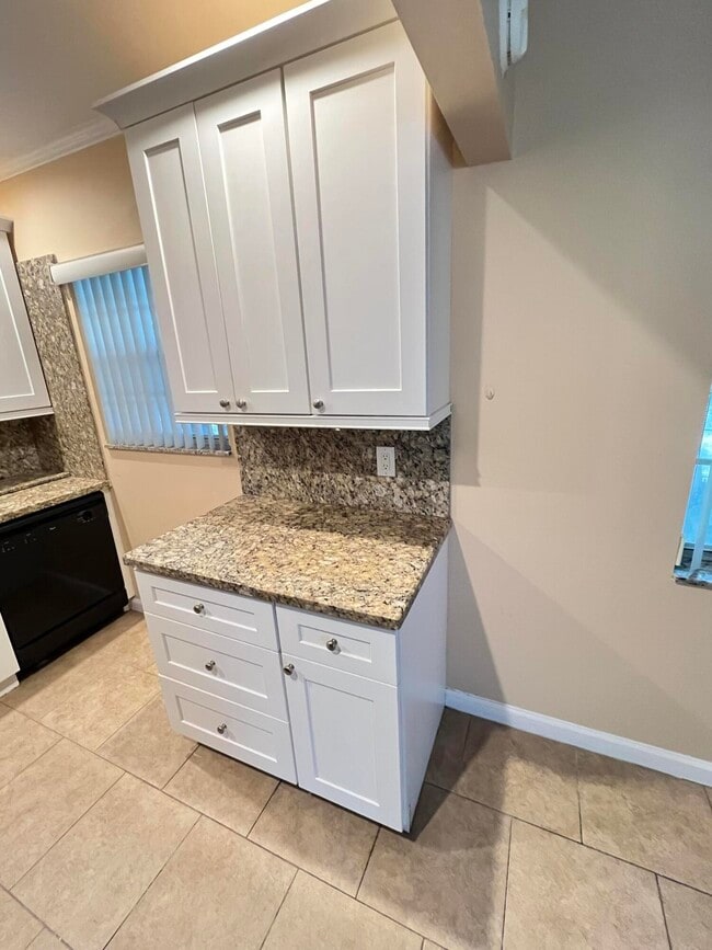 Photo - 133 Salisbury E