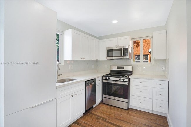 Building Photo - 1845 Monroe St Rental