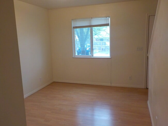 Photo - 325 E 1225 N