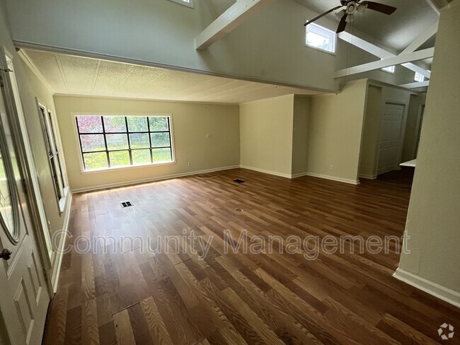 Building Photo - 18819 Greenwell Springs Rd Unit Apt C