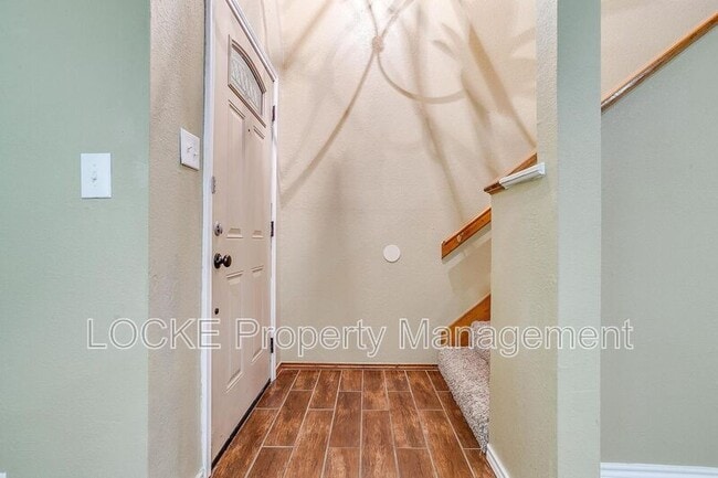 Photo - 6428 Lago Vista Dr