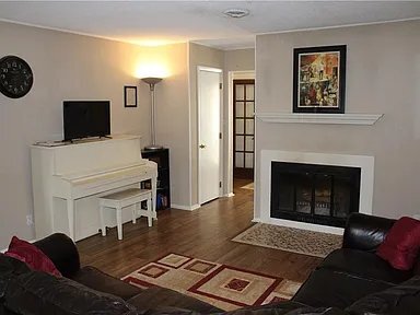 Photo - 2113 W Christy Ln
