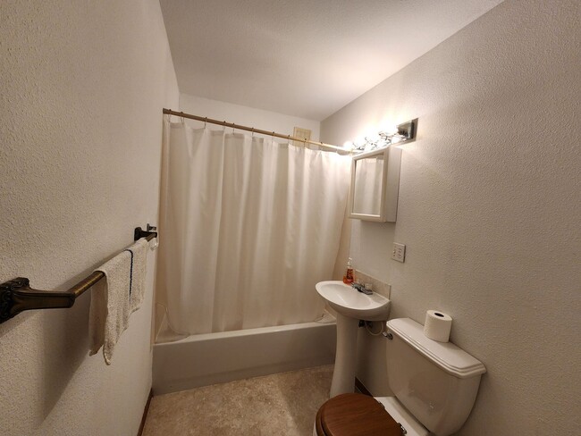 Photo - 416 N Laventure Rd
